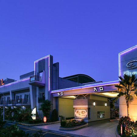 Hwu Meei Motel Tainan Extérieur photo
