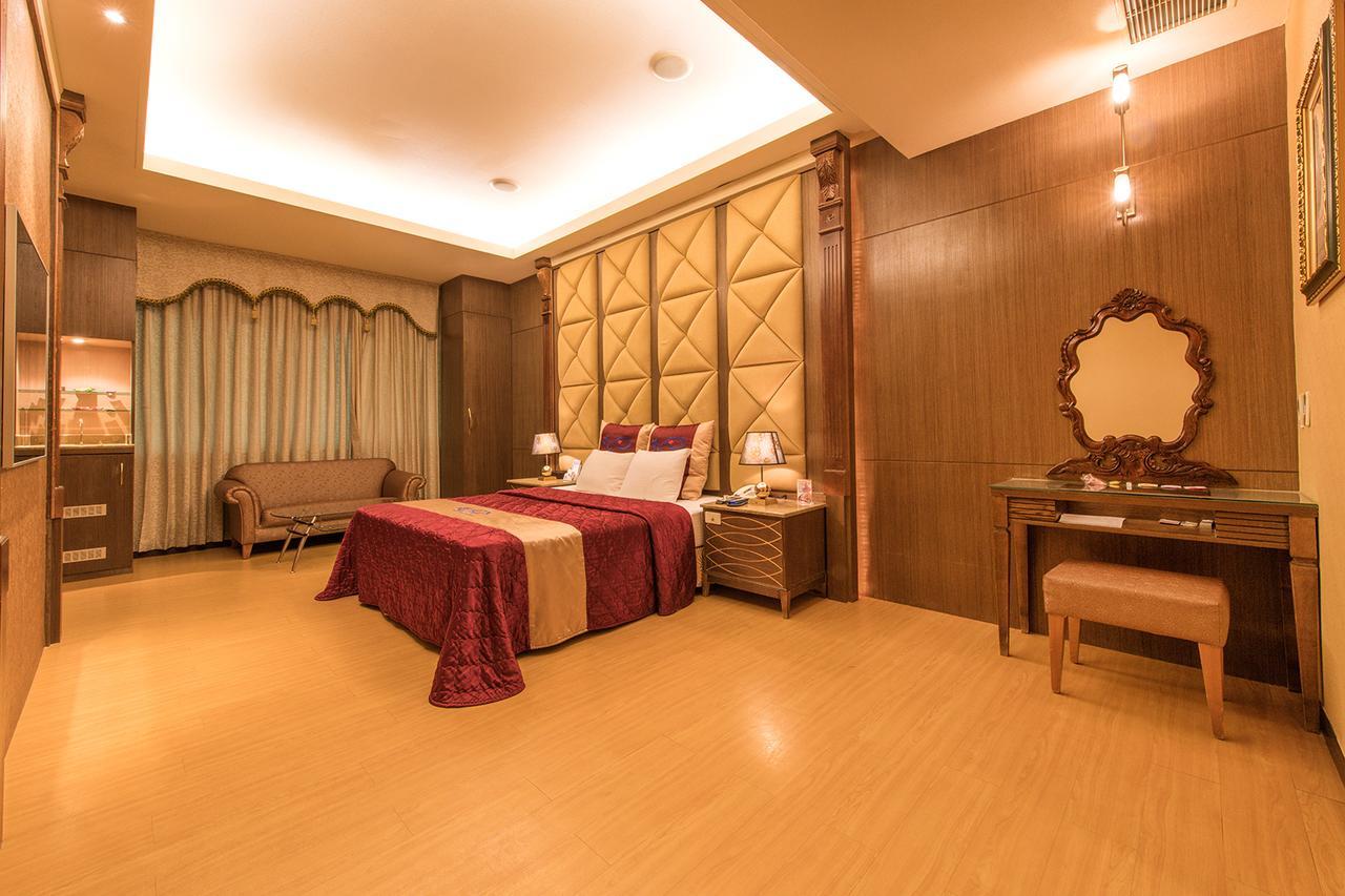 Hwu Meei Motel Tainan Extérieur photo