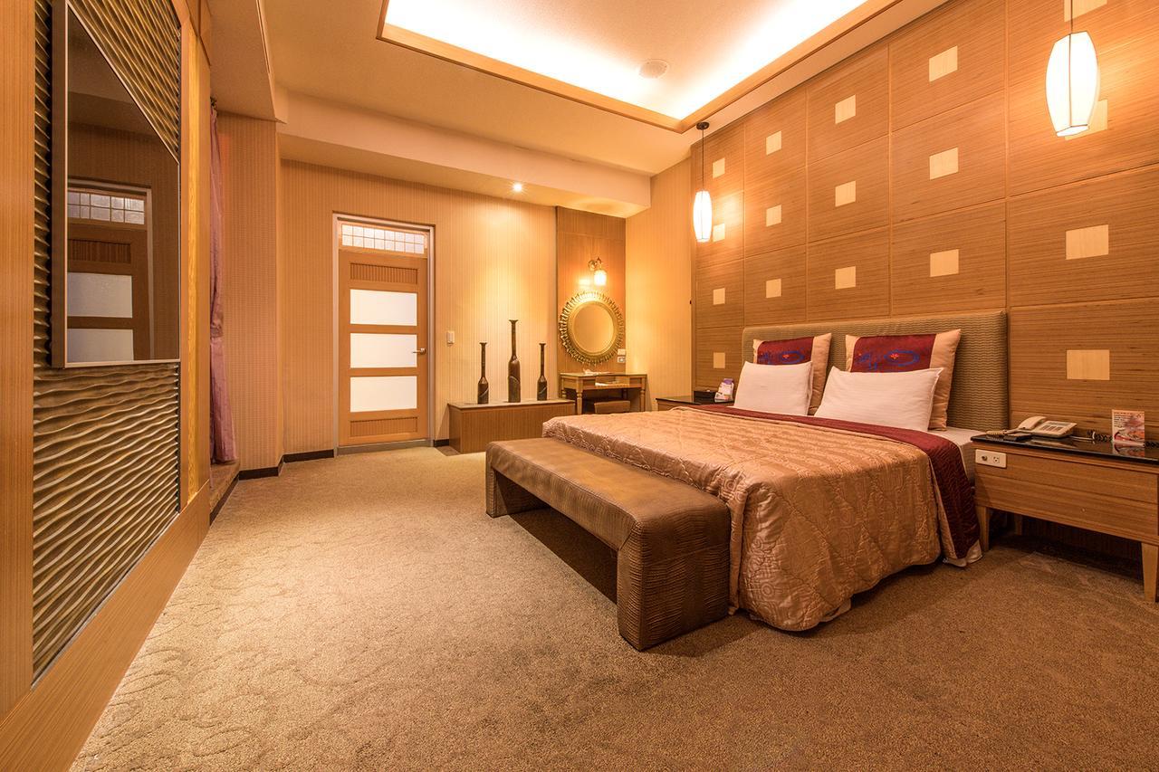 Hwu Meei Motel Tainan Extérieur photo