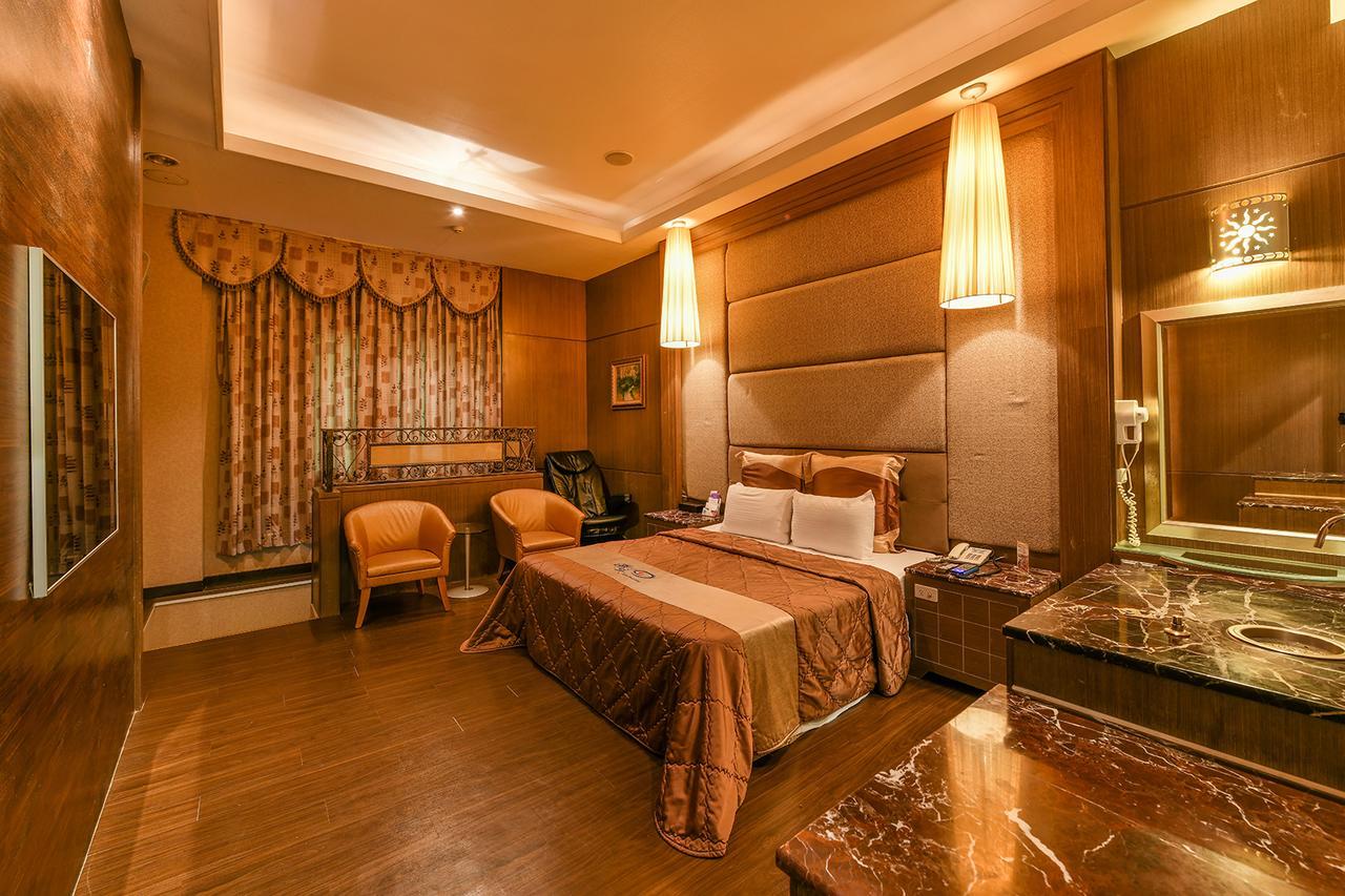 Hwu Meei Motel Tainan Extérieur photo
