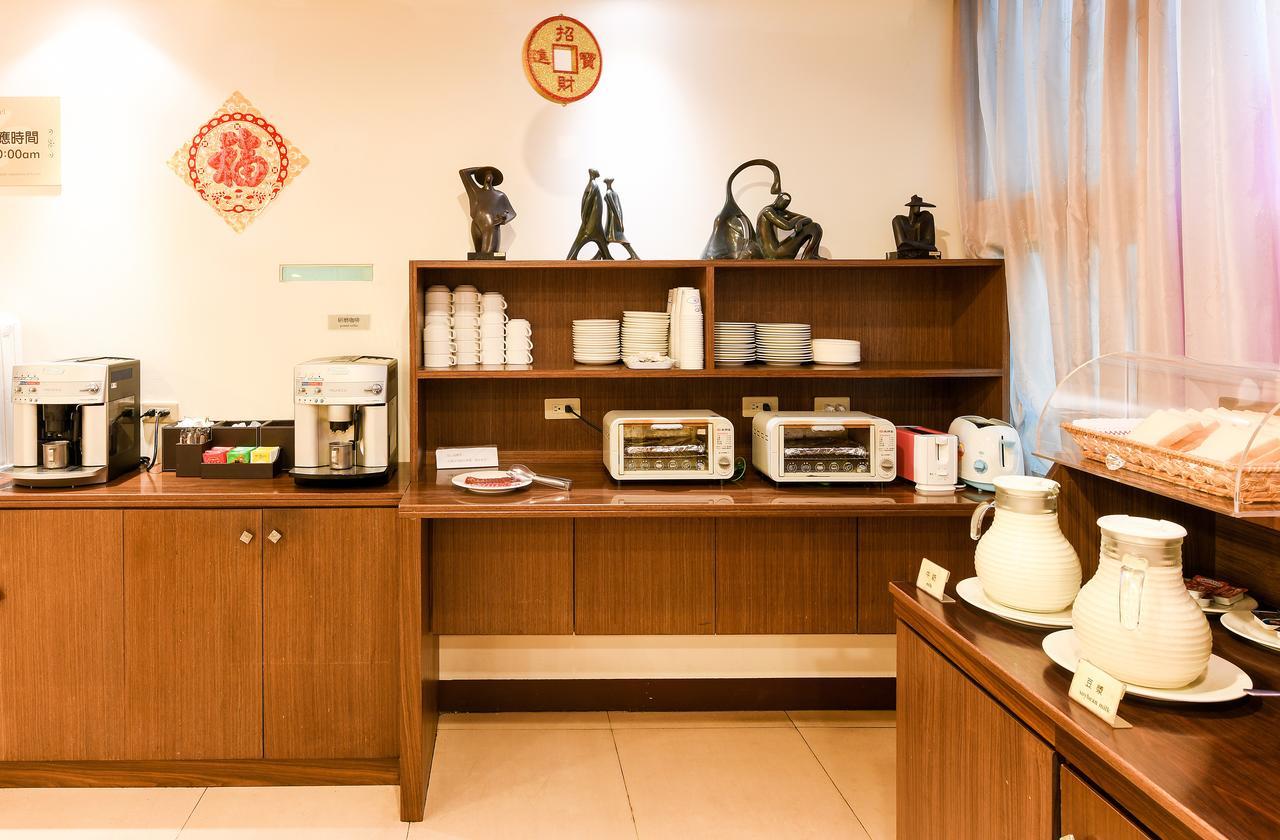 Hwu Meei Motel Tainan Extérieur photo